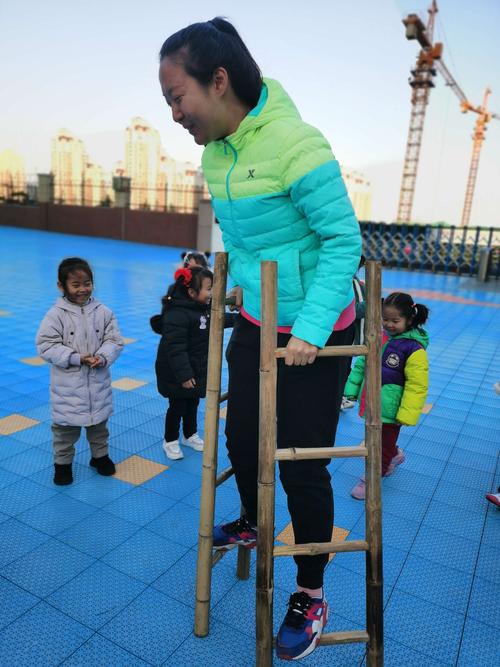 爬梯子爬梯子_爬梯子游戏怎么玩