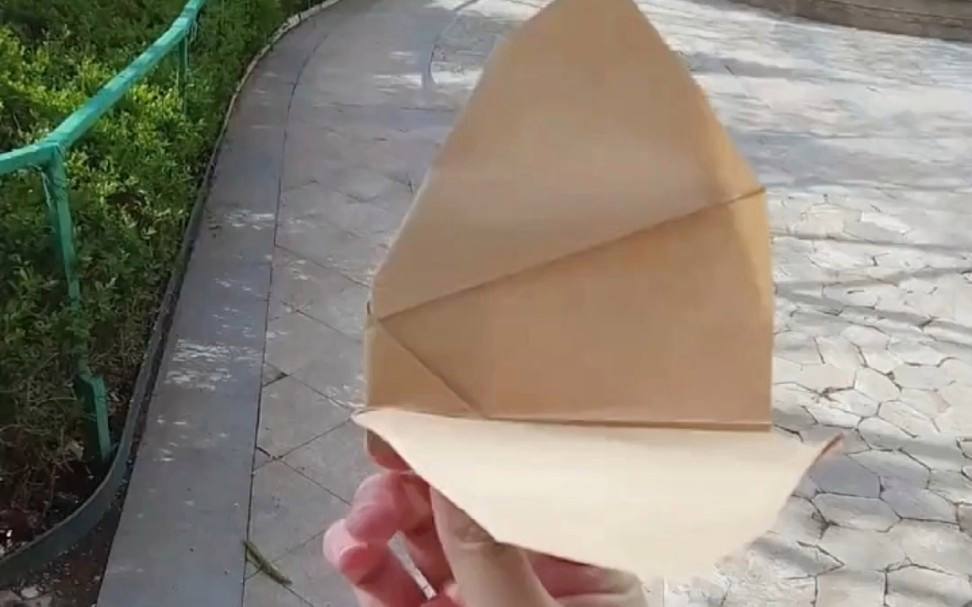[纸飞机是啥加速器]飞机的加速器是什么样子的