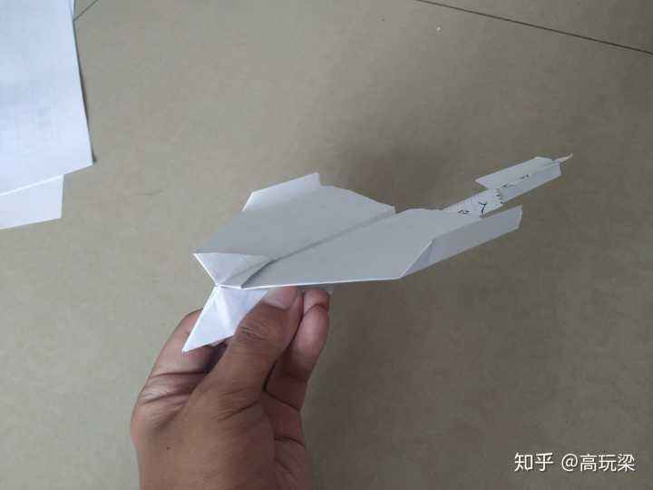[纸飞机下方法]纸飞机下方法文案