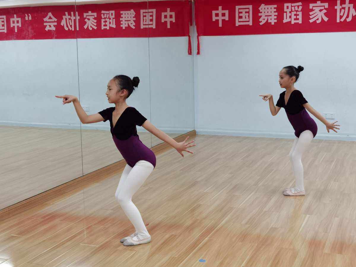 小飞机舞蹈考级三级-小鸡过河舞蹈考级三级