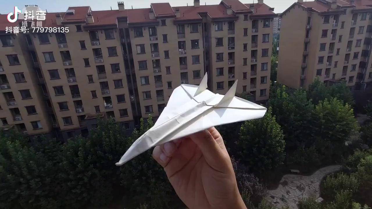 转一圈飞回来的纸飞机-转一圈飞回来的纸飞机叫什么