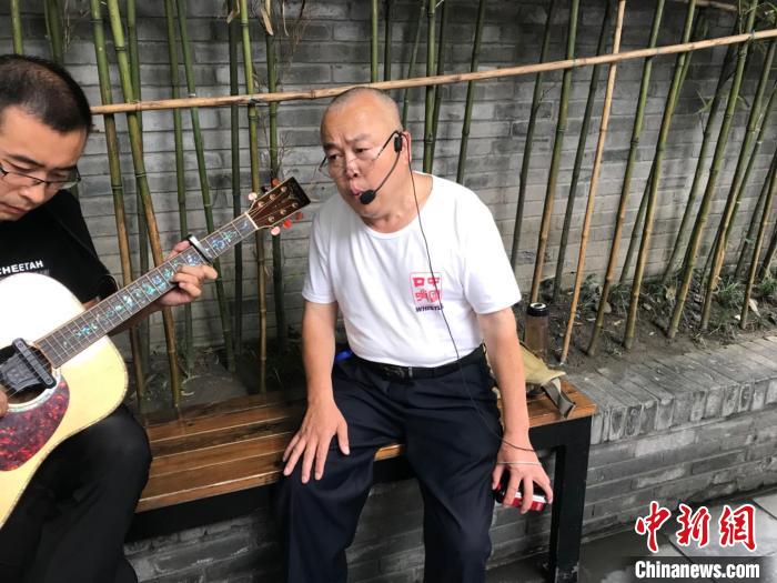 包含电报员周大爷是作者什么人的词条