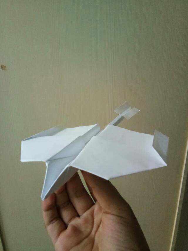 做什么纸飞机比较快-什么纸飞机飞得最快?怎么折?