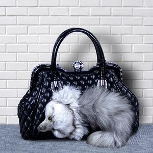 狐狸标志的包是什么牌子,狐狸标志的包是什么牌子的衣服