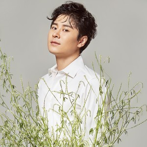 纸飞机歌曲原唱伊扬_纸飞机歌曲原唱伊扬丁香花
