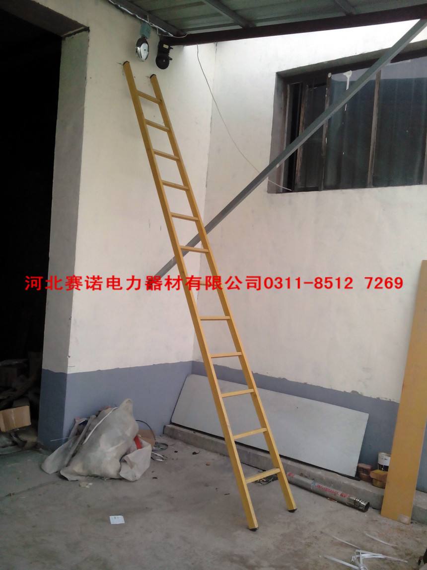 单梯子与地面的夹角应为多少度_使用单梯时,梯面与水平面成多少度夹角