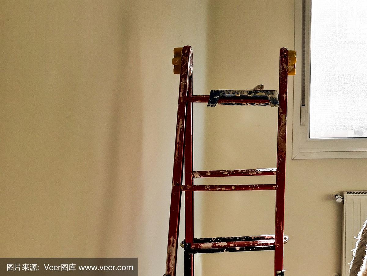 梯子的使用与地面的夹角_梯子的使用与地面的夹角应在什么度为宜