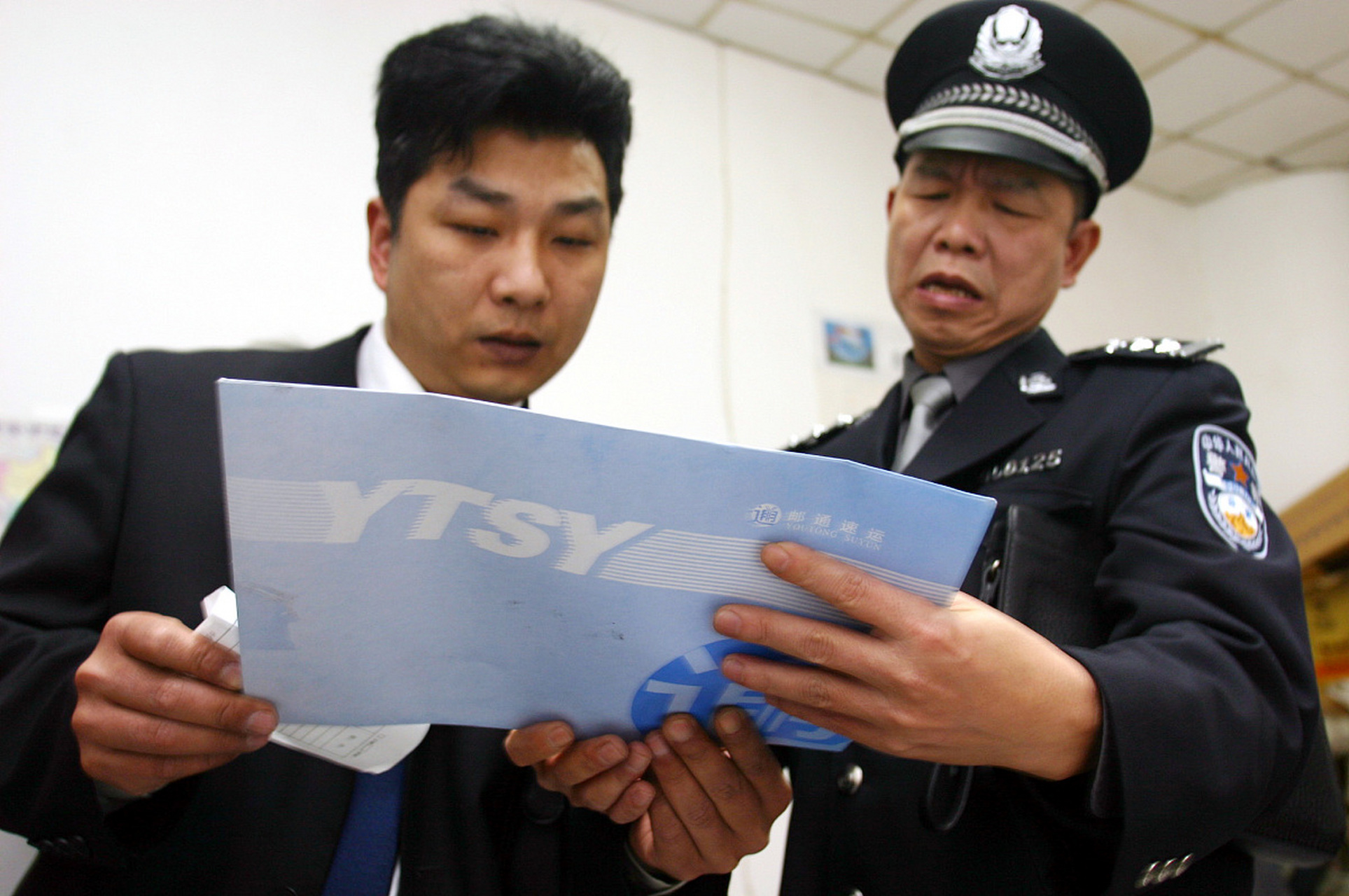 警察说一个月后银行卡解冻_警察说一个月后银行卡解冻,可以提前申请解冻吗?