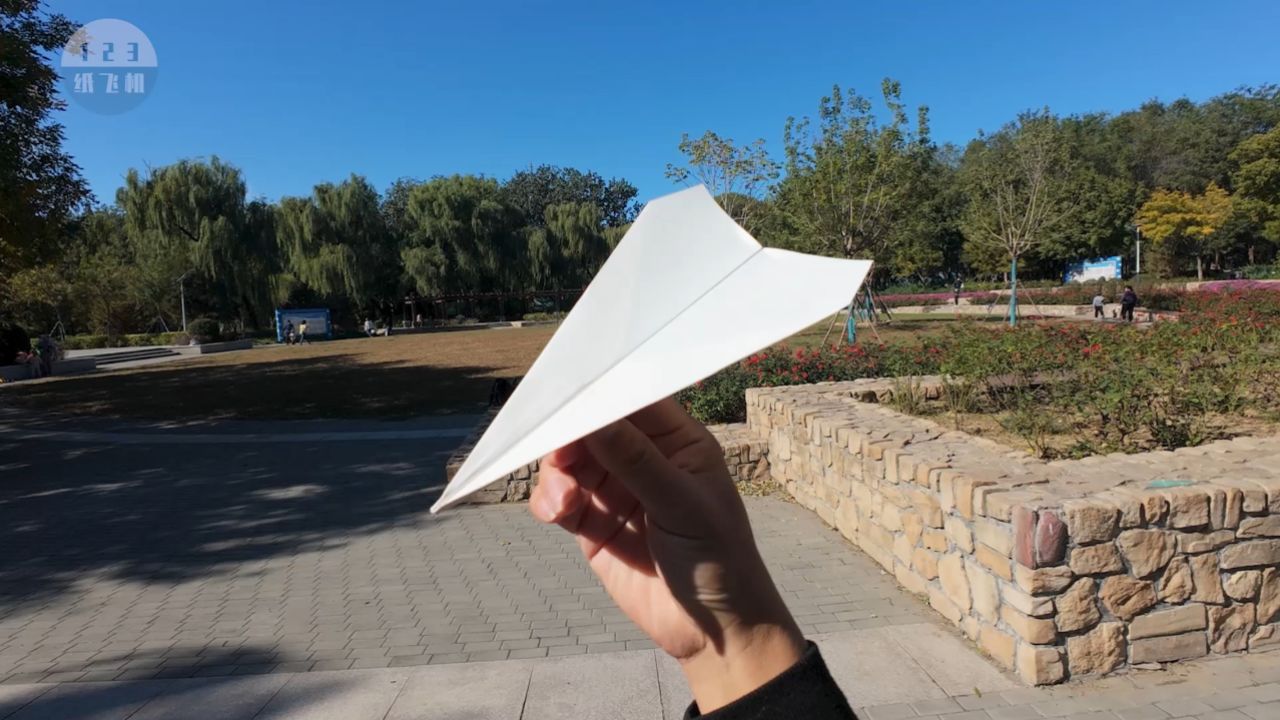 折飞得很远的纸飞机_用a4纸折飞得很远的纸飞机
