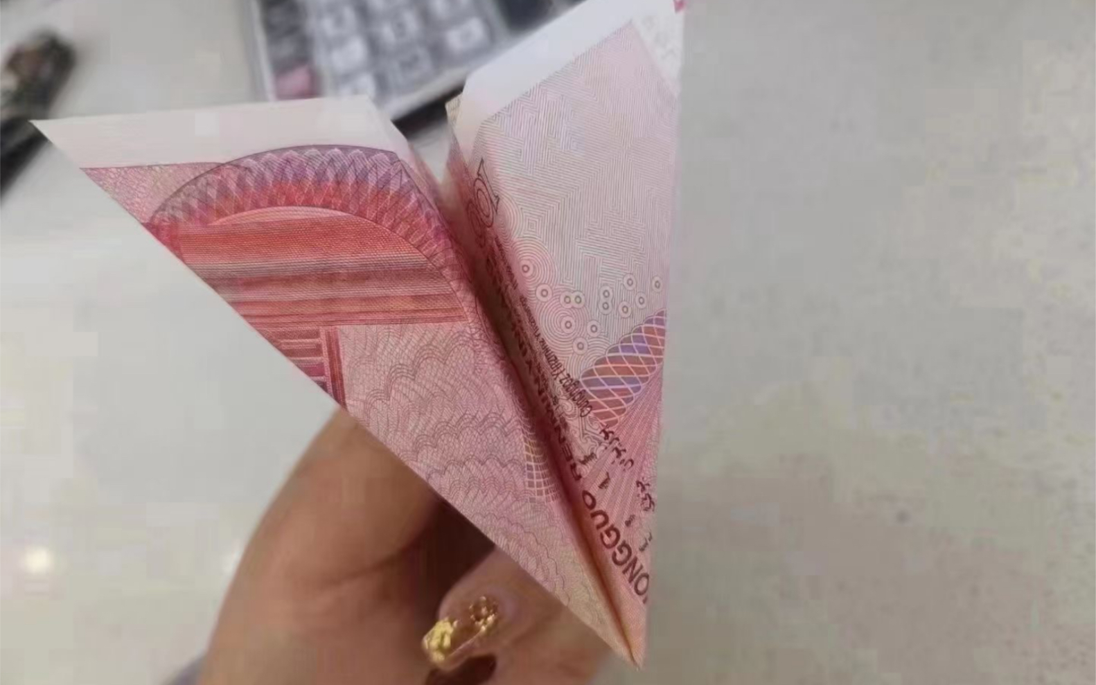 纸飞机出售_纸飞机出售最简单三个步骤